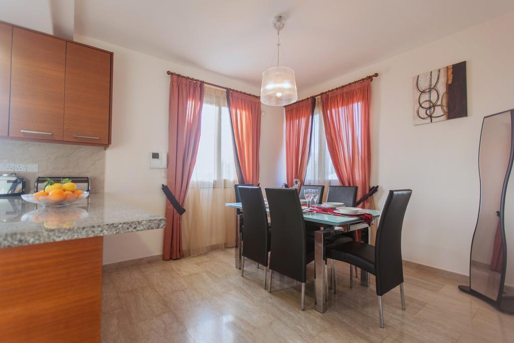 Villa Saraliana Sandy Beach Villas - Heated Pool - Jacuzzi - Private Beach Area Polis Cameră foto