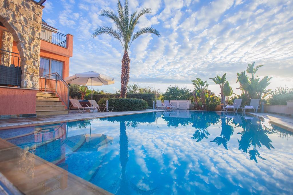Villa Saraliana Sandy Beach Villas - Heated Pool - Jacuzzi - Private Beach Area Polis Cameră foto