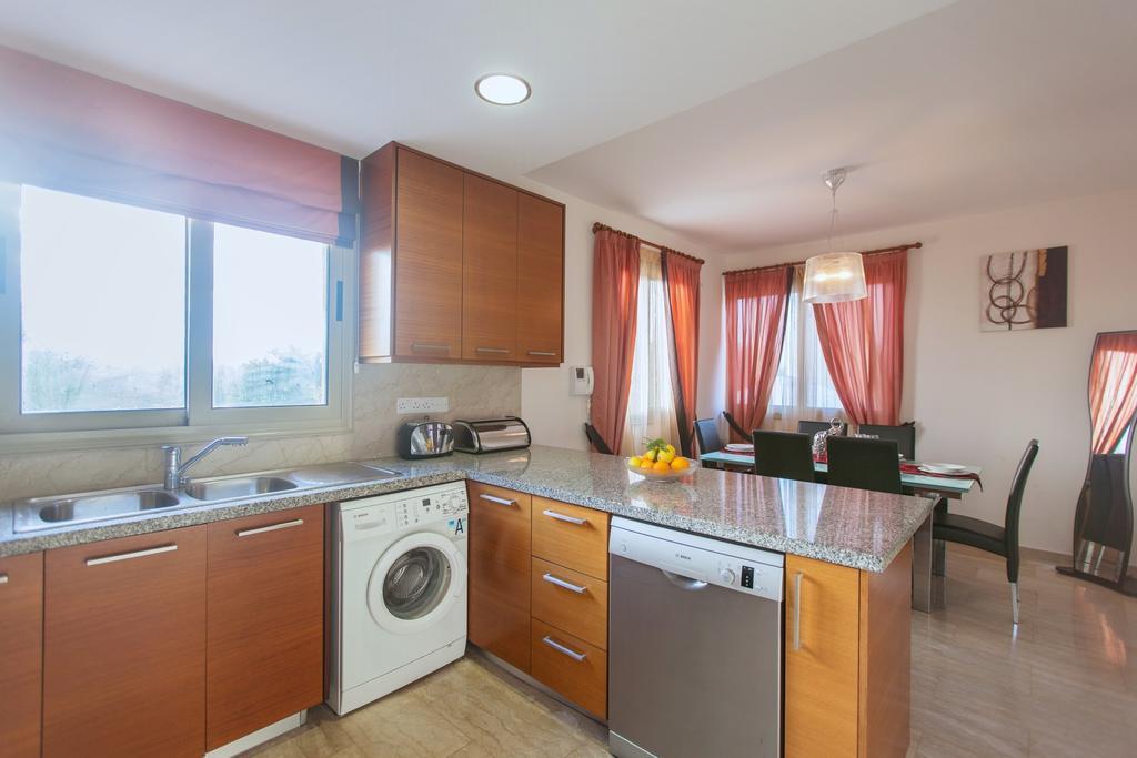Villa Saraliana Sandy Beach Villas - Heated Pool - Jacuzzi - Private Beach Area Polis Cameră foto