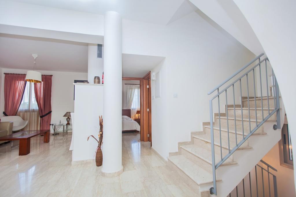 Villa Saraliana Sandy Beach Villas - Heated Pool - Jacuzzi - Private Beach Area Polis Cameră foto