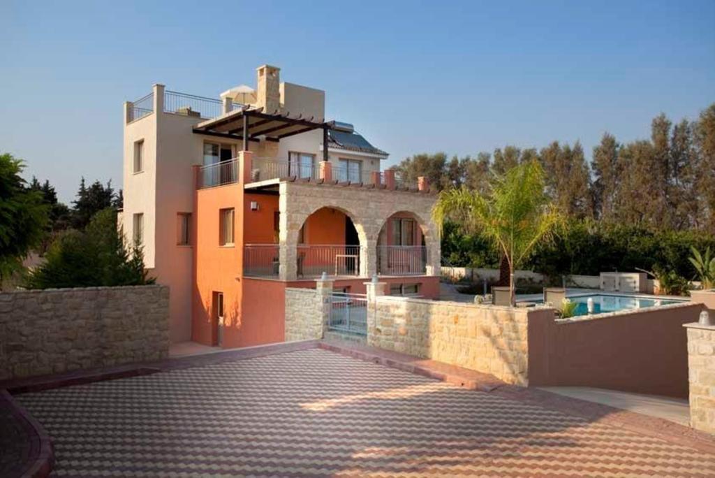 Villa Saraliana Sandy Beach Villas - Heated Pool - Jacuzzi - Private Beach Area Polis Cameră foto