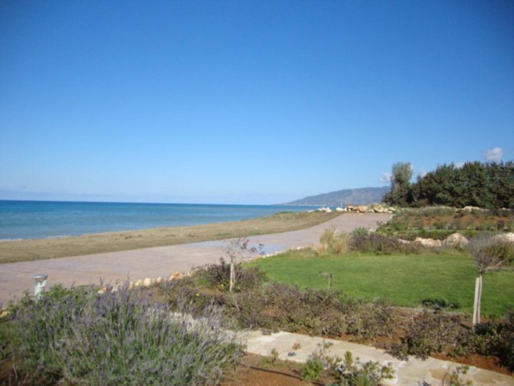 Villa Saraliana Sandy Beach Villas - Heated Pool - Jacuzzi - Private Beach Area Polis Cameră foto