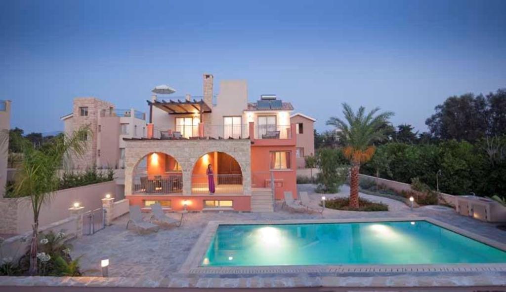 Villa Saraliana Sandy Beach Villas - Heated Pool - Jacuzzi - Private Beach Area Polis Cameră foto